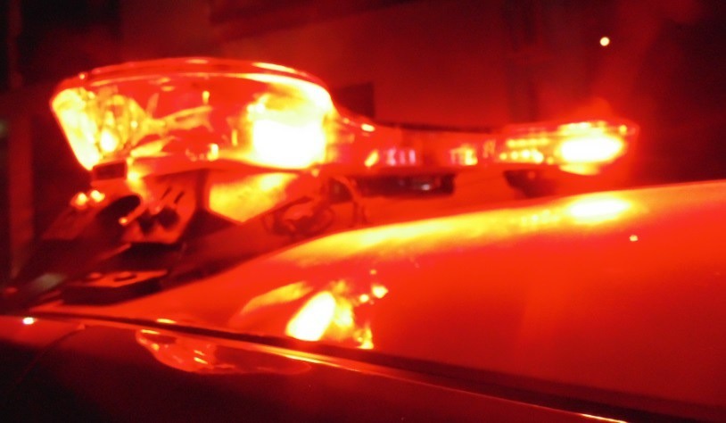 Jovem é encontrado em frente de tabacaria com tiros nas costas