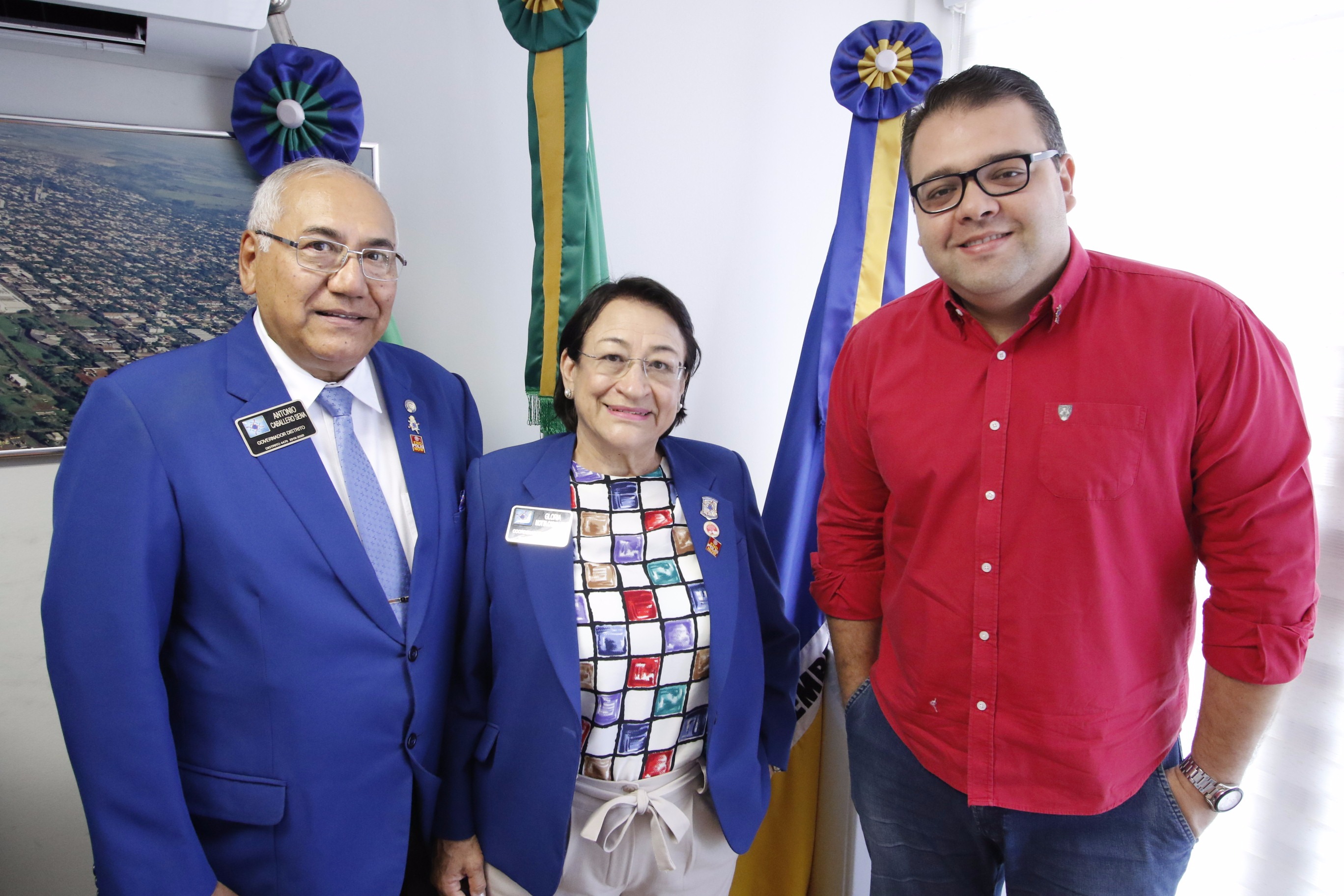 Governador do Rotary Clube Internacional visita a Câmara de Dourados Alan Guedes na companhia do governador do Distrito 4470, Antonio Caballero, e sua esposa, Gloria Motta Caballero. Foto: Thiago Morais