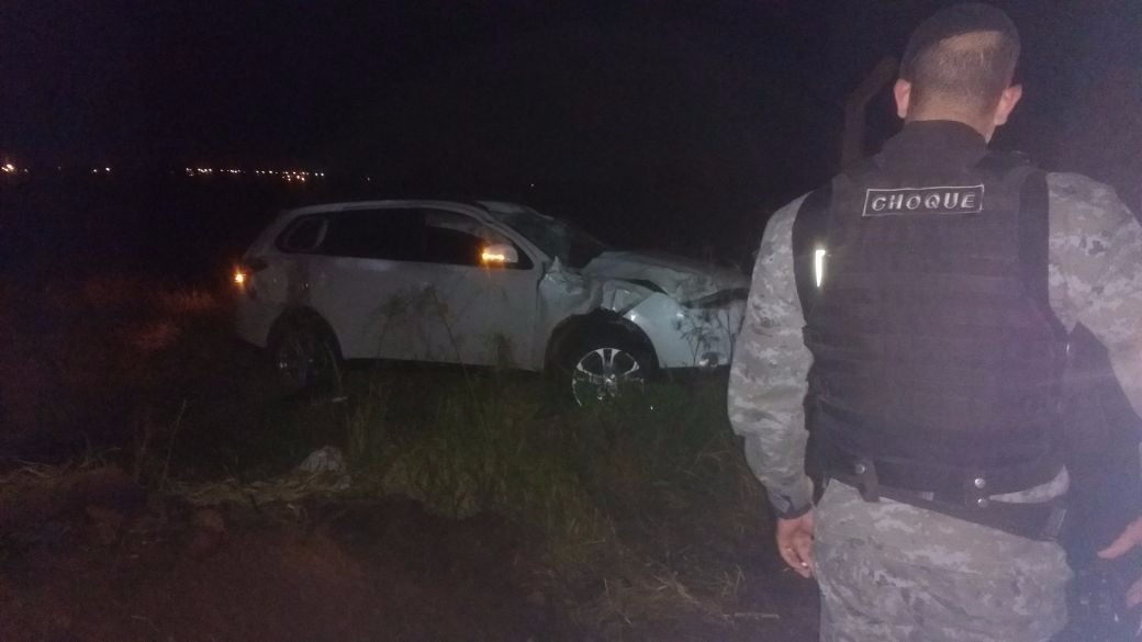 Ladrões capotam veículo roubado de um casal na Capital Veículo localizado pela equipe do Choque. Enfoquems