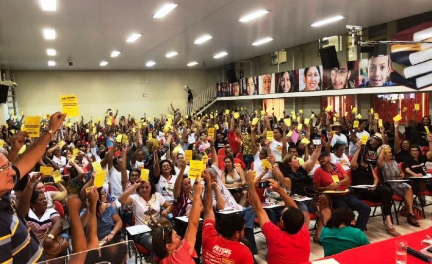 Servidores da educação entram em greve a partir de hoje Decisão foi tomada em assembleia realizada na sexta-feira pela Federação dos Trabalhadores em Educação - Divulgação/Fetems