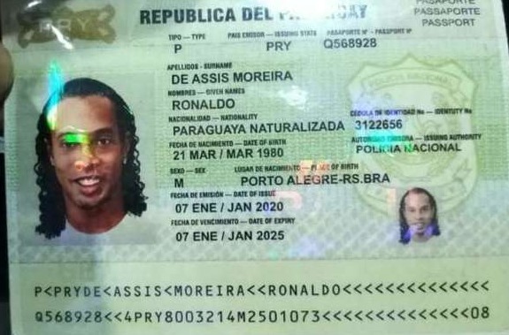 Ex-jogador Ronaldinho Gaúcho é detido no Paraguai Suposto passaporte falso. Divulgação / ABC Color