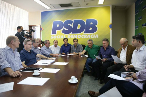 Senadores a favor de impeachment já têm estratégia para pressionar Dilma Senadores a favor do impeachment fizeram reunião neste domingo - Foto: José Cruz/Agência Brasil