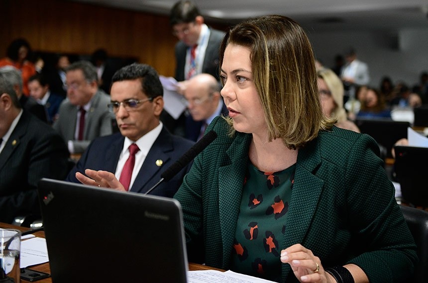 Aprovadas na CCJ medidas de proteção a menores contra o fumo Foto: Senado