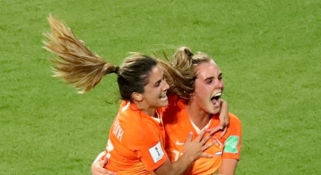 Holanda bate Suécia na prorrogação e faz final com EUA Jogadoras da Holanda comemoram gol que garantiu equipe na final da Copa. Lucy Nicholson/Reuters