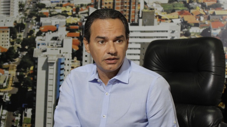 Prefeito apresenta a ministro indicação para construção do hospital municipal Prefeito apresenta a ministro indicação para construção do hospital municipal