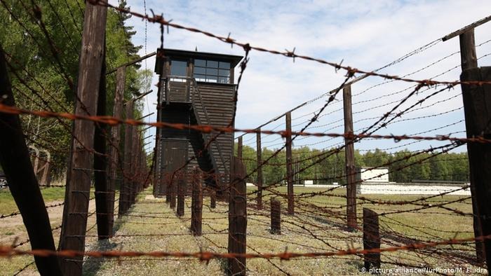 Torre de guarda no antigo campo de Stutthof. Cerca de 65 mil pessoas morreram no local entre 1939 e 1945