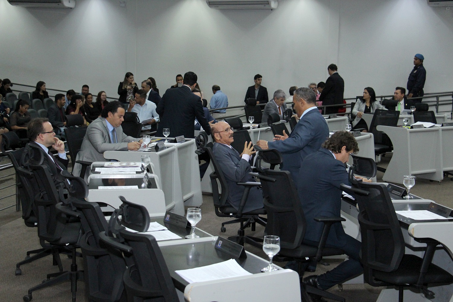 Vereadores votam dois projetos na sessão desta quinta-feira Vereadores votam dois projetos na sessão desta quinta-feira