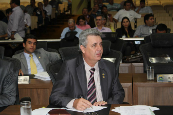 Angelo Guerreiro pede doações ao Asilo São Francisco em Aquidauana Foto: Marcos Augusto