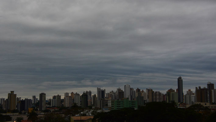 Esta terça-feira amanheceu gelada em Campo Grande. Os termômetros marcam 12°C, mas a sensação térmica registrada é de 9°C.

Conforme o Instituto Nacional de Pesquisas Espaciais (Inpe), o dia deve ser chuvoso em praticamente todo o Estado, mas as pancadas dão trégua e só devem voltar no sábado.