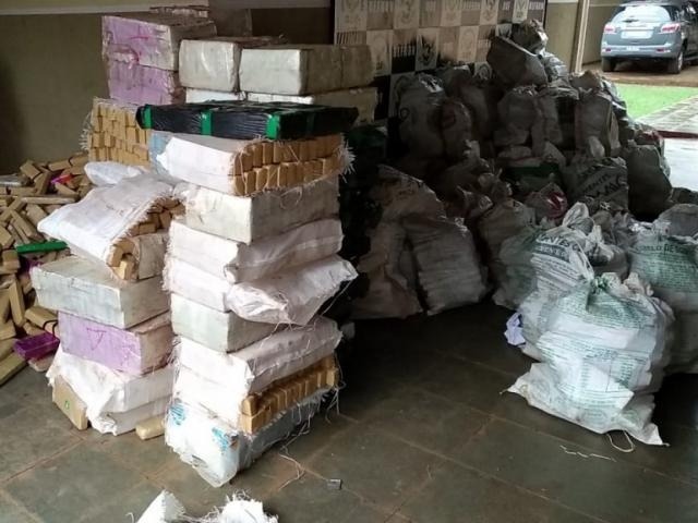 DOF encontra 4,5 ton maconha depois de investigar marcas de pneus em estrada A droga foi localizada em uma fazenda. Adilson Domingos