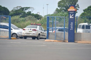 Parte do feijão apreendido vai passar por análise. (Foto: Marcelo Calazans)