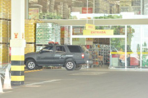Polícia Civil encontrou vários fardos da marca, que estavam contaminados. (Foto: Marcelo Calazans)