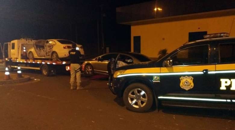 PRF apreende carga cigarros em veículos roubados na BR-163 Divulgação