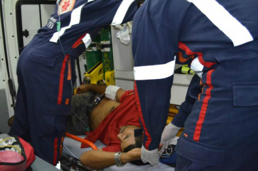Briga no trânsito quase termina em tragédia em Dourados Homem foi esfaqueado nas costas -
Foto: Osvaldo Duarte