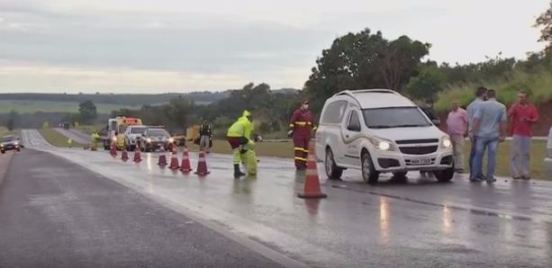 Motociclista morre ao ultrapassar caminhão a caminho do trabalho em rodovia Motociclista morre após acidente na BR-163, perto de Jaraguari (MS)