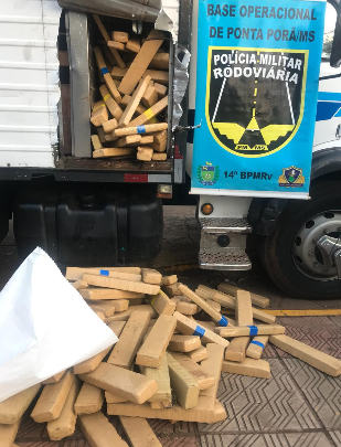 PM apreende droga, armas e munições em rodovia estadual