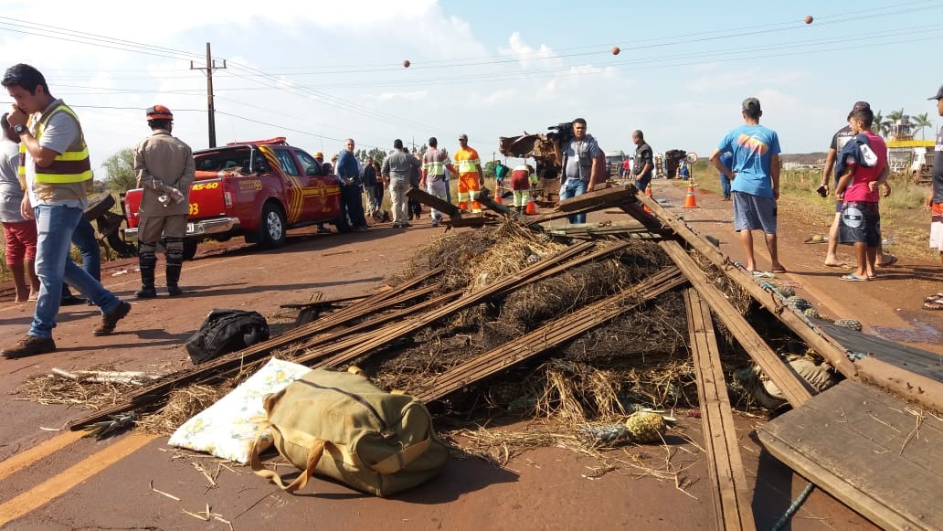 Colisão entre caminhão e caminhonete deixa um morto e dois feridos na 163