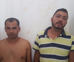 Dupla simula roubo de carro financiado para fraudar seguro Dupla presa em flagrante ontem. - Divulgação