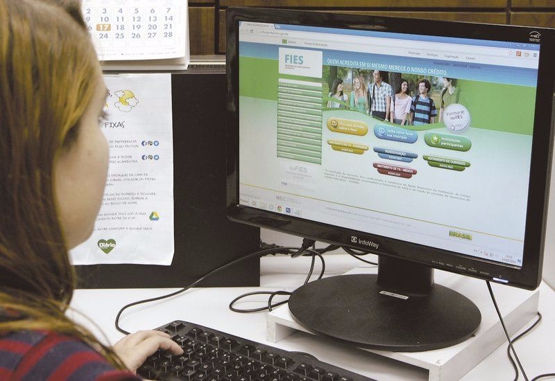 Prazo para renovação de contratos do Fies termina nesta sexta