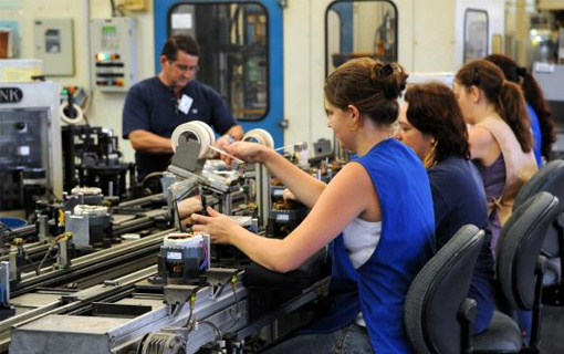 Indústria volta a crescer depois de cinco trimestres em queda