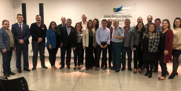 Prefeito dá posse a integrantes do Conselho Municipal Antidrogas