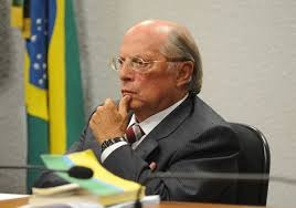 Após PSDB decidir ficar no governo, Reale Júnior anuncia saída do partido