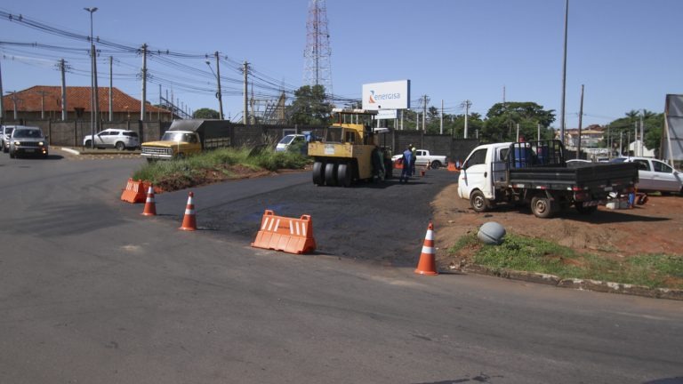 Conjunto de 15 semáforos colocarão fim ao congestionamento da rotatória da Ceará com a Zahran