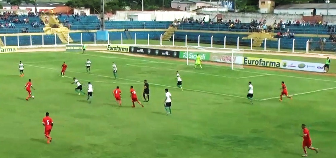 Lance da partida, disputada em Capão Bonito - Foto: Reprodução/TV FPF