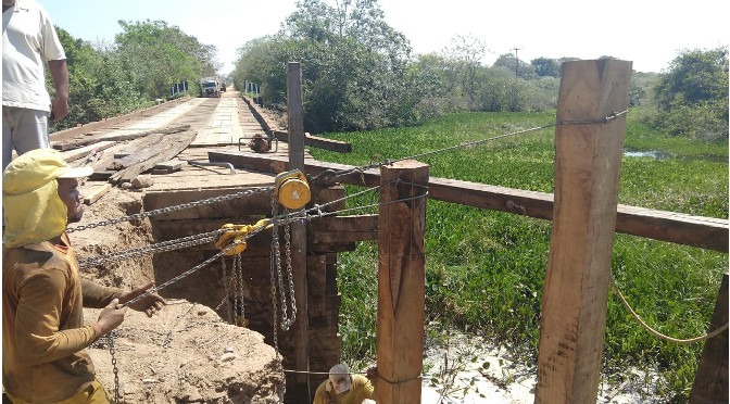 Agesul libera o tráfego na MS-184 após recuperar ponte de madeira