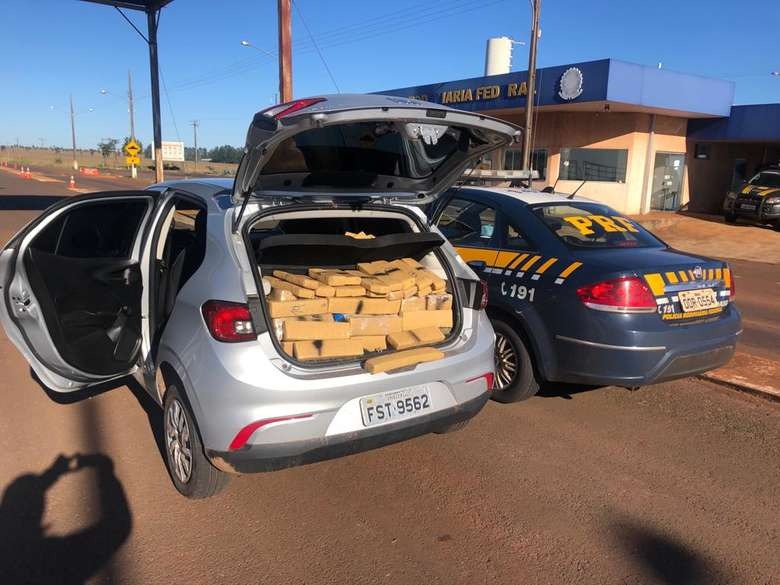 PRF prende traficante transportando maconha pela BR-463 As placas eram falsas. Divulgação