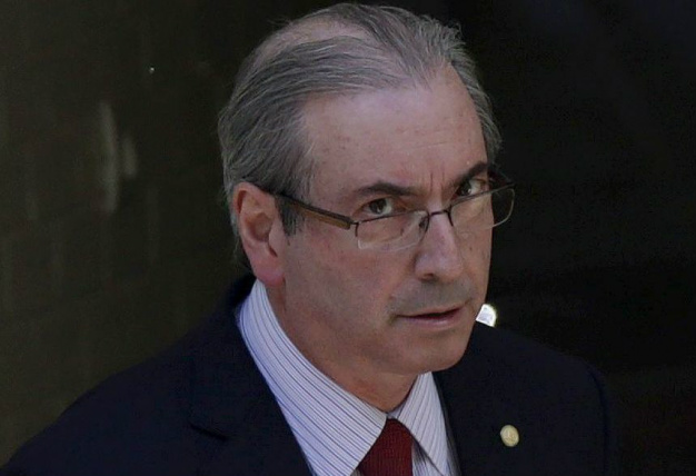 Cunha vai ligar para 300 deputados e tentar evitar cassação