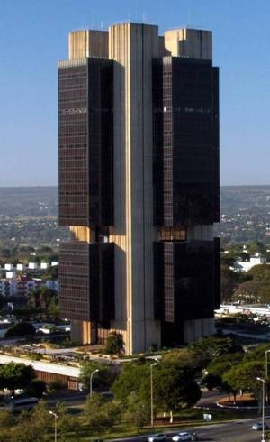 Banco Central corta juros básicos a 5% ao ano, menor nível da história Mercado financeiro aposta em novo corte da Selic em 2019
EBC