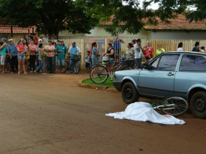 Local de atropelamento fica na frente de creche onde não existe redutores de velocidade - Foto: Osvaldo Duarte