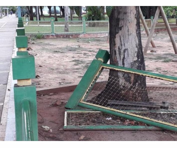 Após denúncias de moradores, parlamentar cobra da Prefeitura manutenção na praça do Rádio Divulgação
