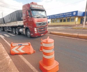 Para evitar fechamentos, prf 'tranca' policiais nos postos