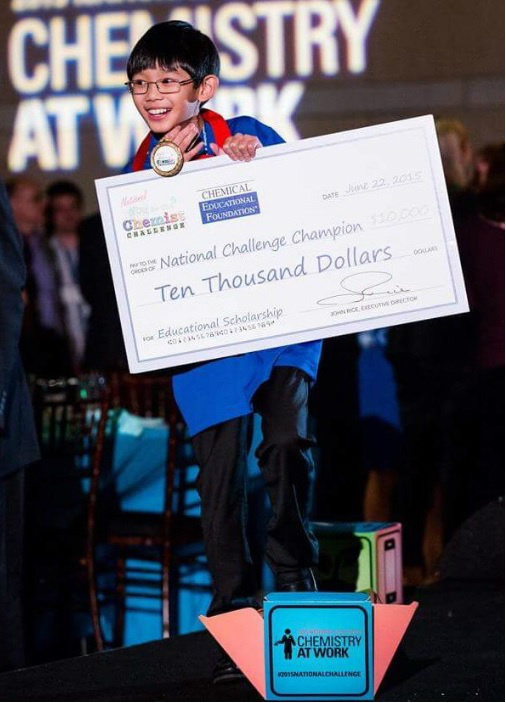 Menino de 11 anos é visto estudando em uma universidade e causa frisson na internet Menino de 11 anos é visto estudando em uma universidade e causa frisson na internet