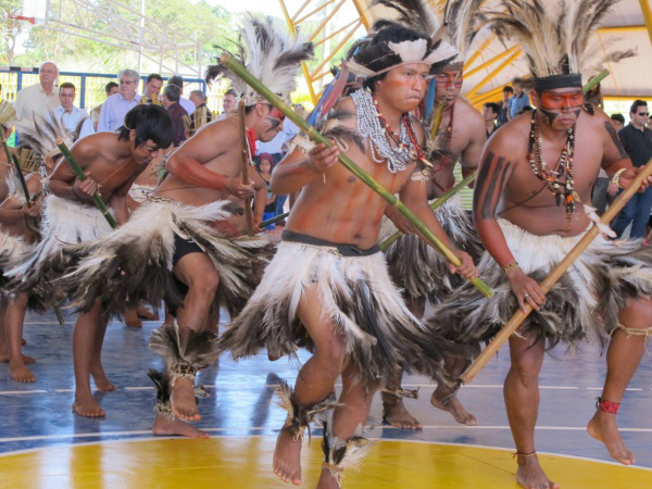 TVE exibe série de documentários sobre Índios Apresentação dos guaraní kaiowá na inauguração da Vila Olímpica Indígena de Dourados