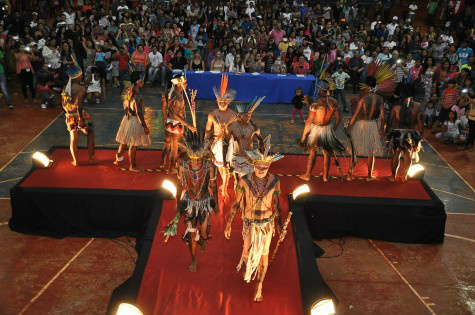 Jovens da aldeia Jaguapiru vencem o Miss e Mister Indigena/2015 Evento aconteceu na Vila Olímpica, com a presença de diversos convidados – A. Frota