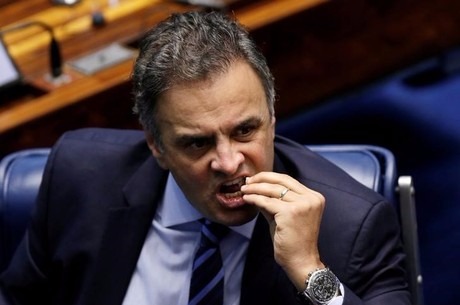 Aécio mantém salário, mas terá faltas descontadas Aécio Neves continuará recebendo salário
Ueslei Marcelino/Reuters