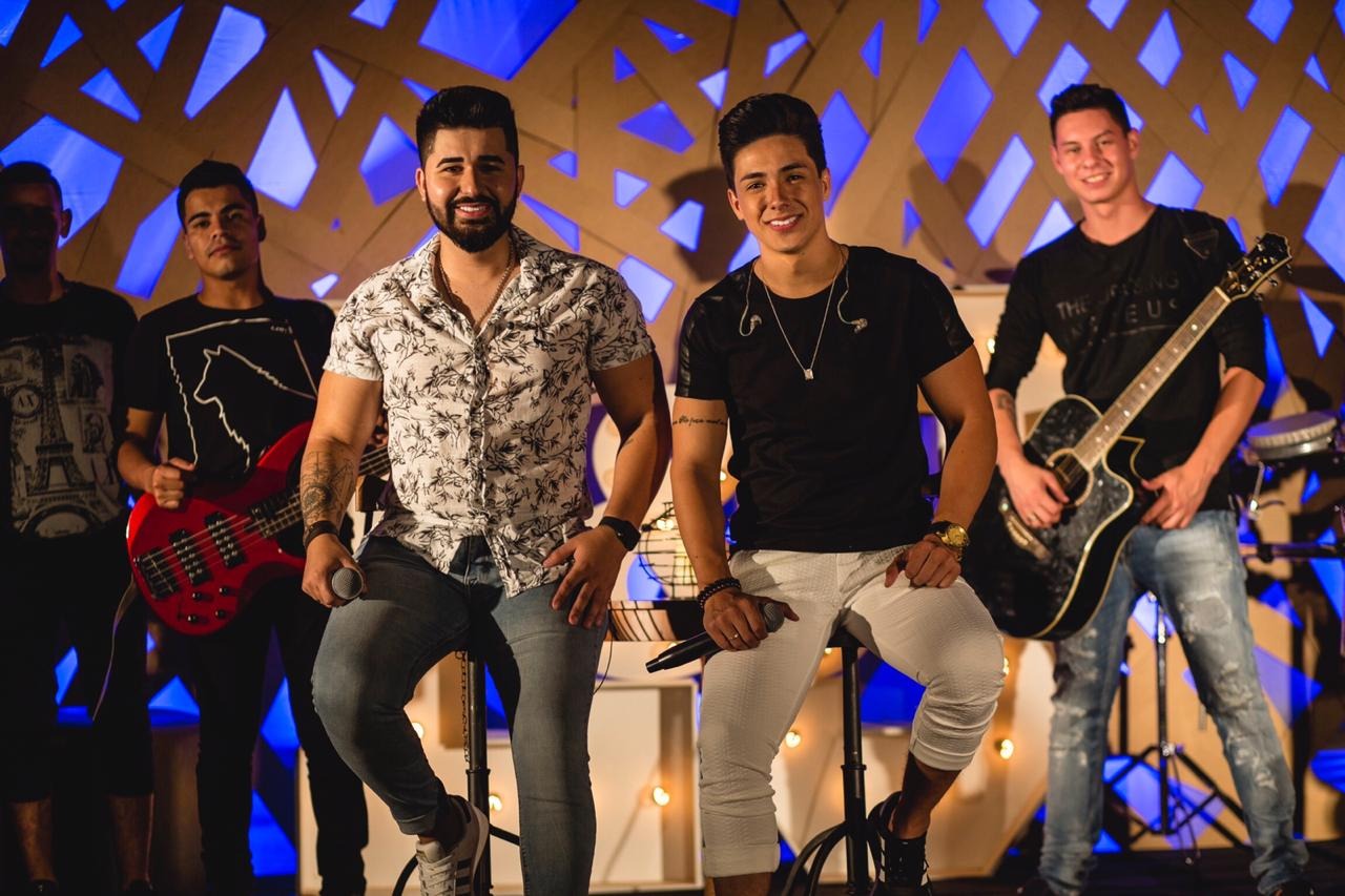 Universitário troca medicina pela música e monta dupla com primo