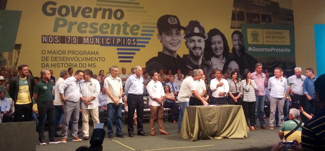 Murilo Zauith na assinatura dos pacotes com Governador Reinaldo e Senador Nelsinho Trad.