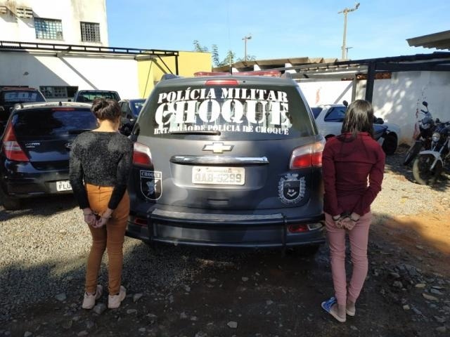 Mulheres são presas em veículo de aplicativo com drogas Mulheres são presas em veículo de aplicativo com drogas