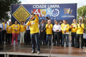 Prefeito Gilmar Olarte lança Programa Cidade Limpa Foto: Gerson Walber
Prefeito Gilmar Olarte ressaltou que ação é permanente em toda Campo Grande
Objetivo é melhorar infraestrutura e limpeza dos bairros de Campo Grande