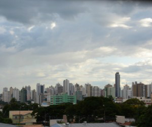 Feriadão terá chuva e queda de temperatura no Estado Em Campo Grande, há previsão de chuva para o fim de semana
(Foto: Bruno Henrique/Correio do Estado)