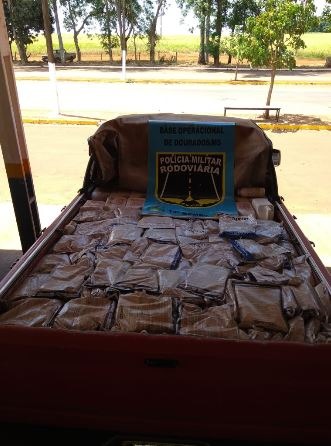 Condutor de caminhonete é flagrado com uma tonelada de agrotóxico na MS-162