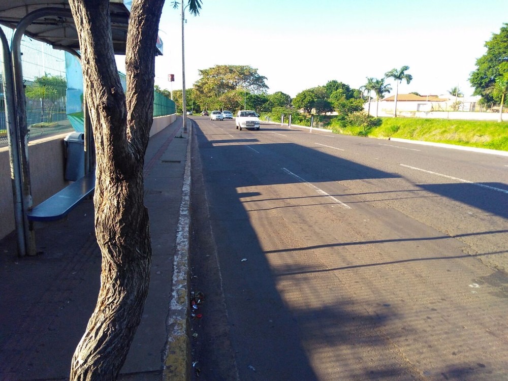 Local onde assaltante foi baleado ao tentar assaltar casal, em Campo Grande (Foto: Osvaldo Nóbrega)