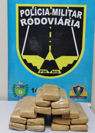PMR encontra maconha em bagagem de mão de mulher que retornava da fronteira PMR encontra maconha em bagagem de mão de mulher que retornava da fronteira