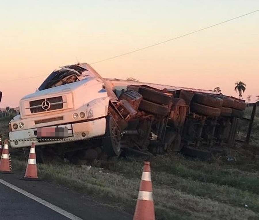 Acidente envolve duas picapes e uma carreta na MS-276 Nova News