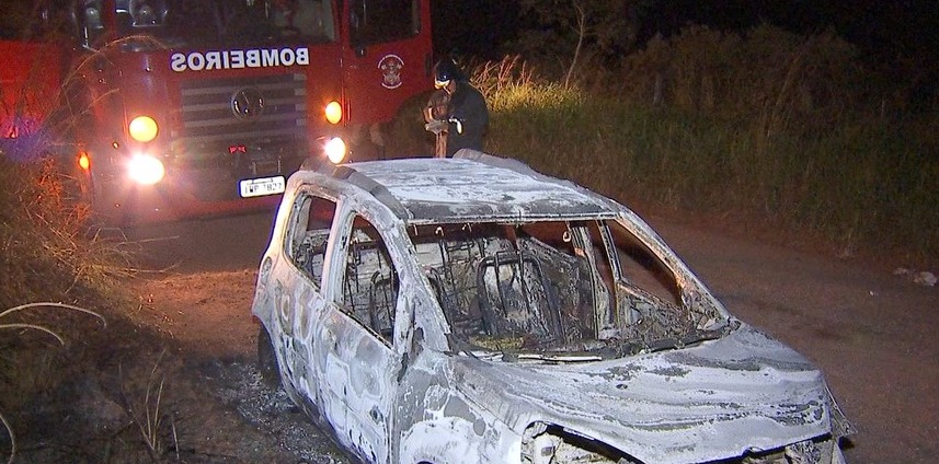 Bombeiros foi chamado para controlar chamas