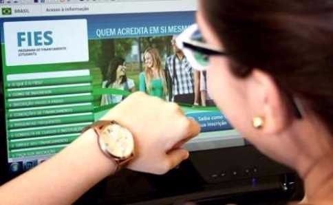 Estudantes têm até hoje para renovar contratos do Fies